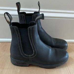 Blundstone Chelsea boots.